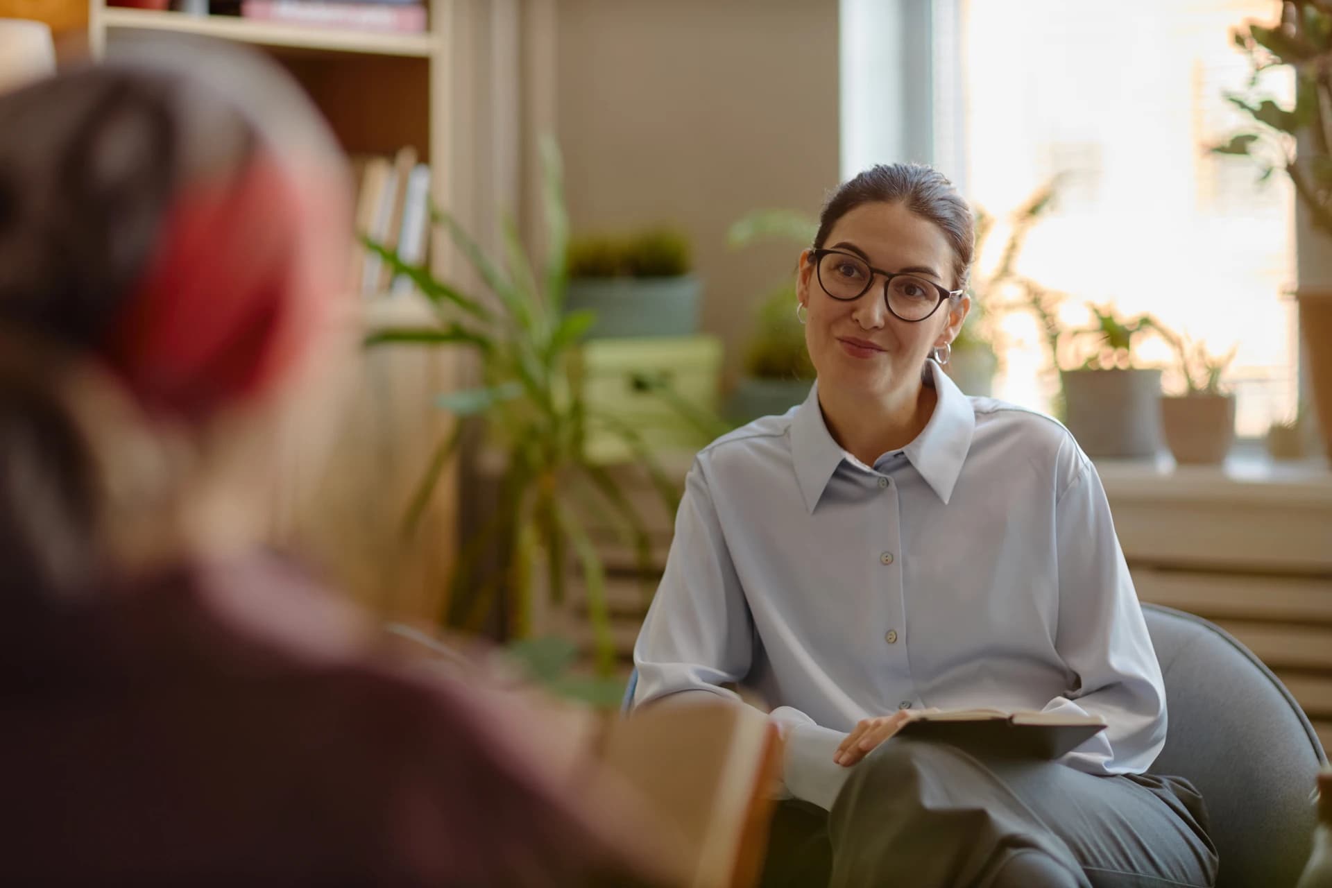 Consultation de psychiatrie : échange entre une médecin et sa patiente