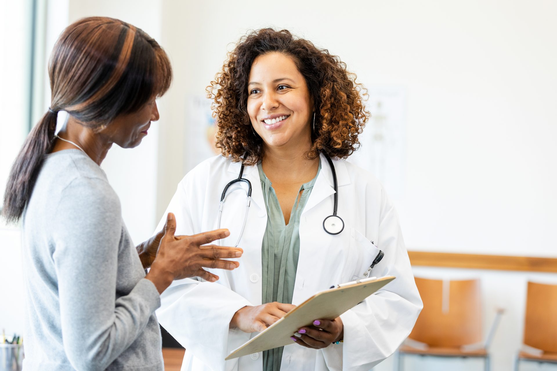Médecin PADHUE en consultation avec une patiente